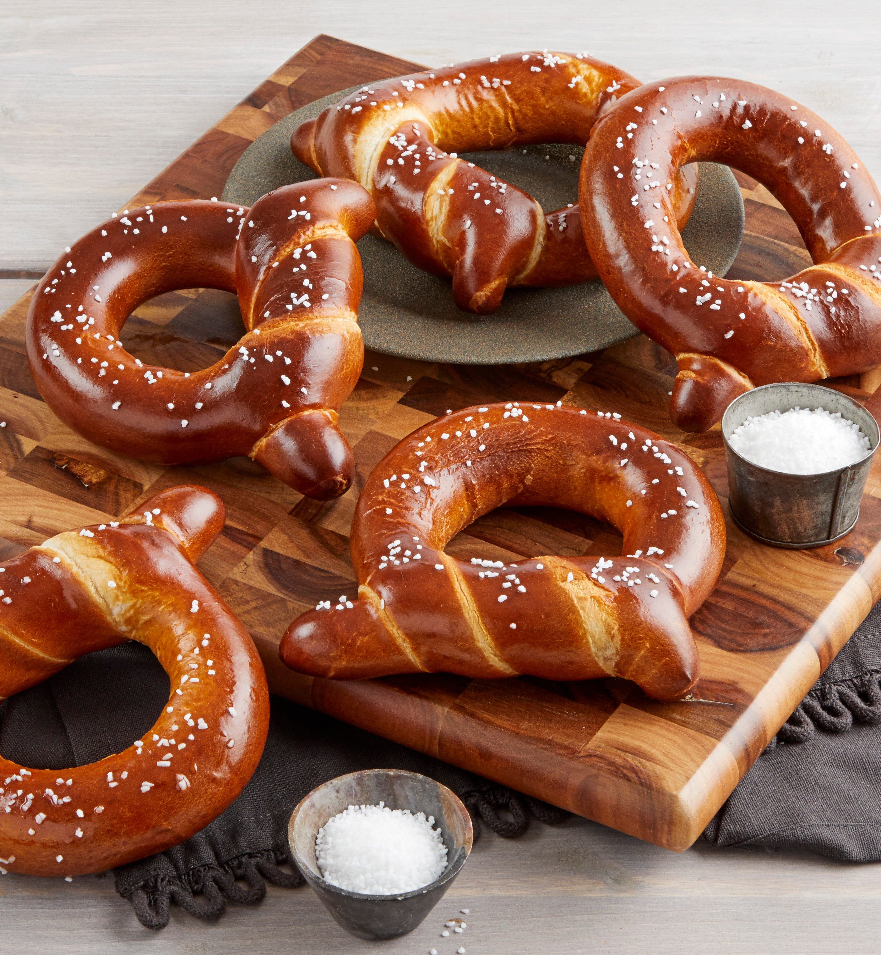 Deluxe Artisanal Soft Pretzel Gift Box