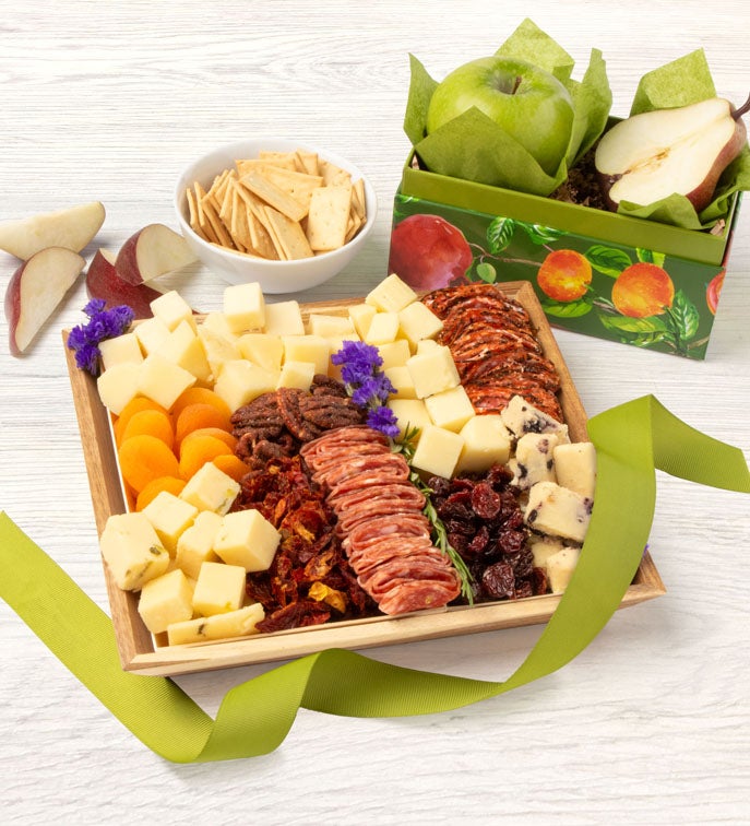 Ready to Serve Deluxe Charcuterie Board