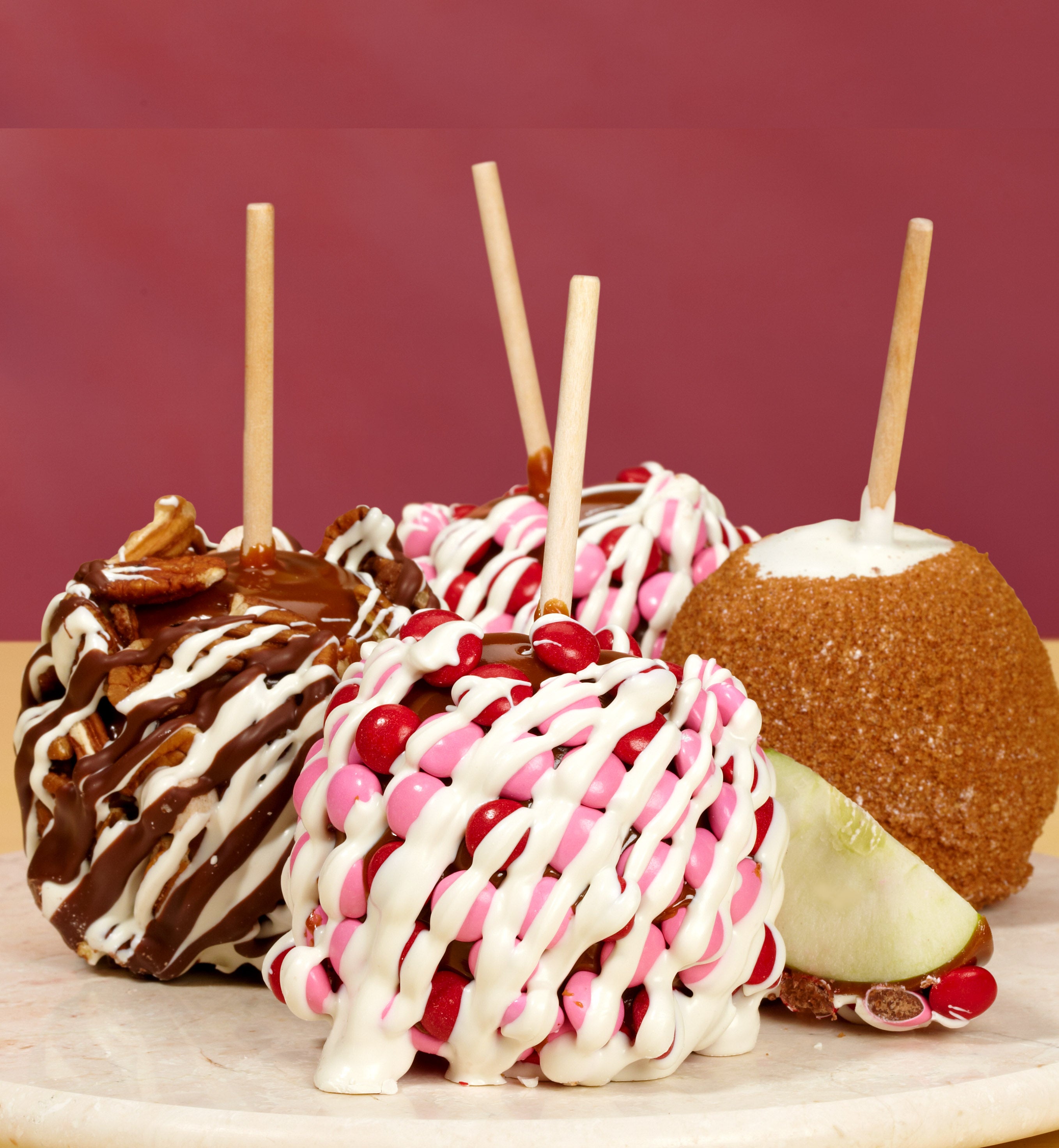 Kiss Me Valentine's Day Caramel Apples   4 Pack